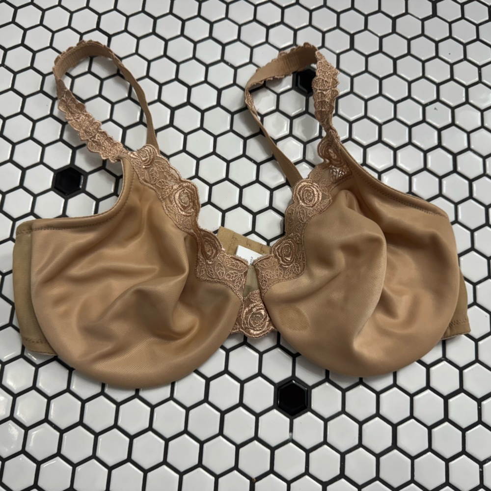 Breezies underwire bra size 36C